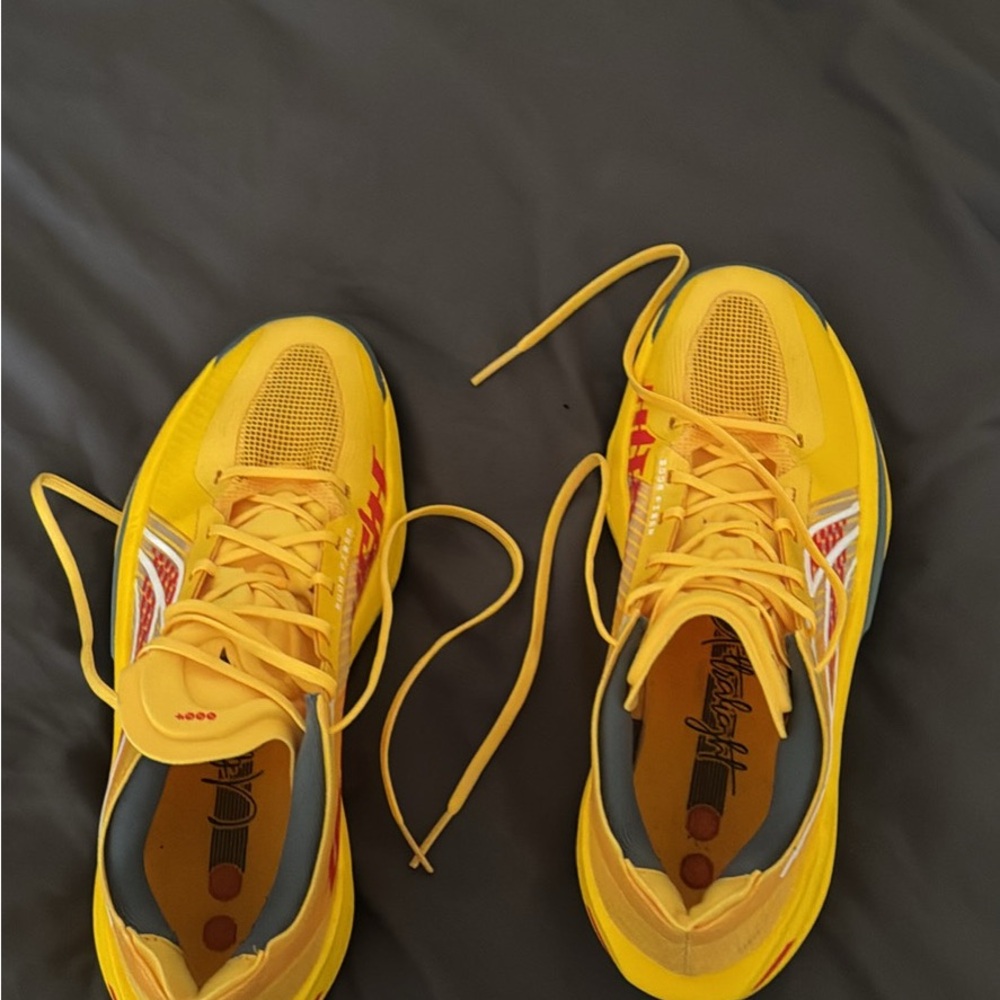 Basketball shoes used twice